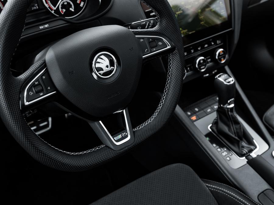 Панель приборов Skoda Octavia RS 2017 года  (WW) (фото 25 из 27)